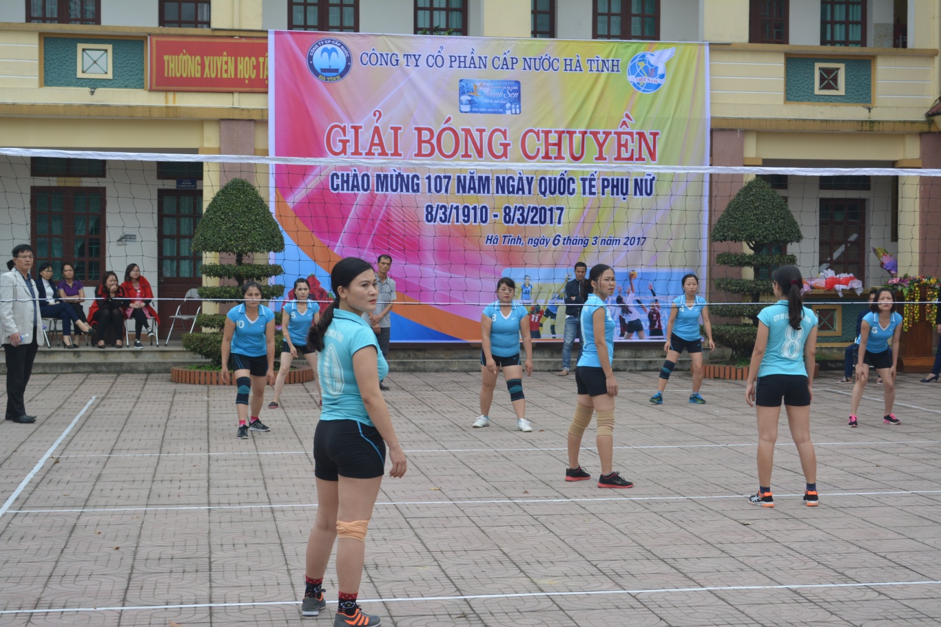 Giải thể thao chào mừng các ngày lễ lớn