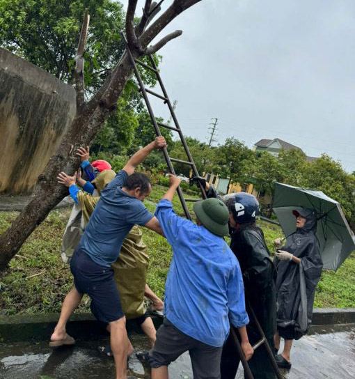 Công ty CP Cấp nước Hà Tĩnh tập trung khắc phục sự cố sau bão số 5, đảm bảo cấp nước an toàn và kịp thời cho người dân 