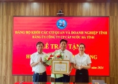 ĐẢNG ỦY CÔNG TY CỔ PHẦN CẤP NƯỚC HÀ TĨNH LONG TRỌNG TỔ CHỨC LỄ TRAO HUY HIỆU 30 NĂM TUỔI ĐẢNG