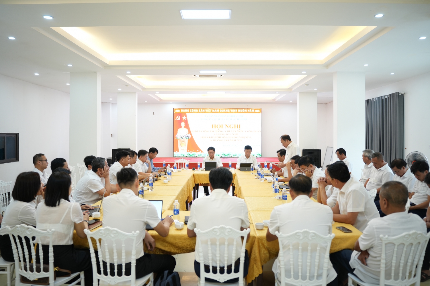 Toàn cảnh Hội nghị 